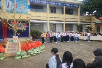 SINH HOẠT CLB TIẾNG ANH VÀ CHƯƠNG TRÌNH “XUÂN YÊU THƯƠNG” TRƯỜNG THCS TRUNG HOÀ