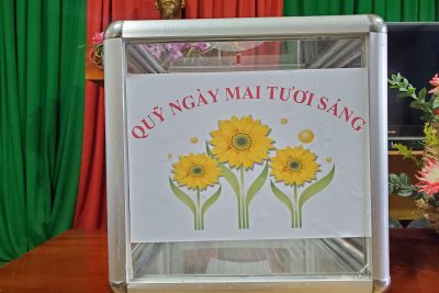 Trao tặng quỹ “Ngày mai tươi sáng”